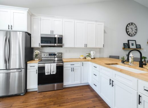 Incorporating Black Kitchen Handles