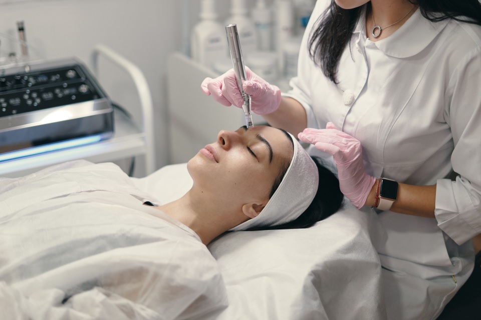 Microneedling Can Help Reduce Acne Scars And Hyperpigmentation